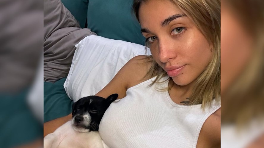 María Becerra reveló el motivo por el que sus perros viajan en avión: "En un asiento cada uno" | Espectáculos