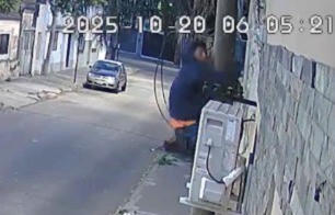 Trepó un poste luz con intención de robo | Rosario y la región