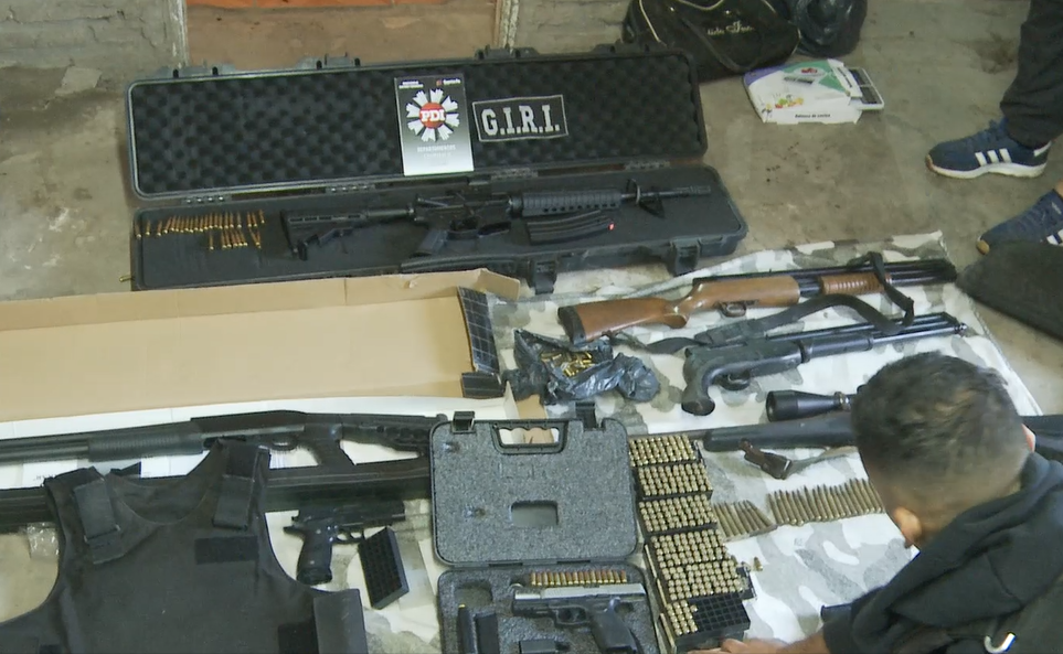 Ocho aprehendidos y un arsenal secuestrado en 7 allanamientos de PDI y grupos tácticos | Rosario y la región