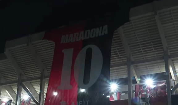 Newell’s homenajeó a Maradona con una bandera gigante en el Coloso | Deportes