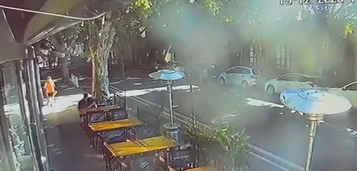 Le robaron sus pertenencias del auto con un inhibidor | Rosario y la región