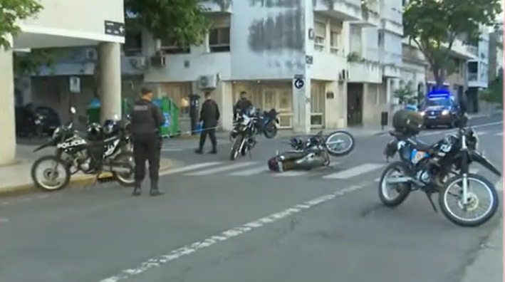 Un auto chocó a un policía motorizado en Laprida y Zeballos | Rosario y la región