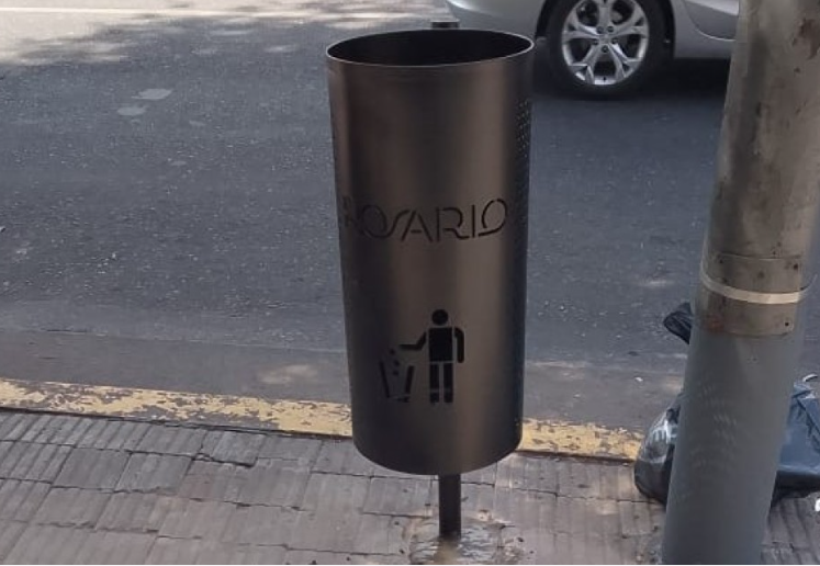 El municipio colocará nuevos cestos papeleros en avenida Pellegrini | Servicios
