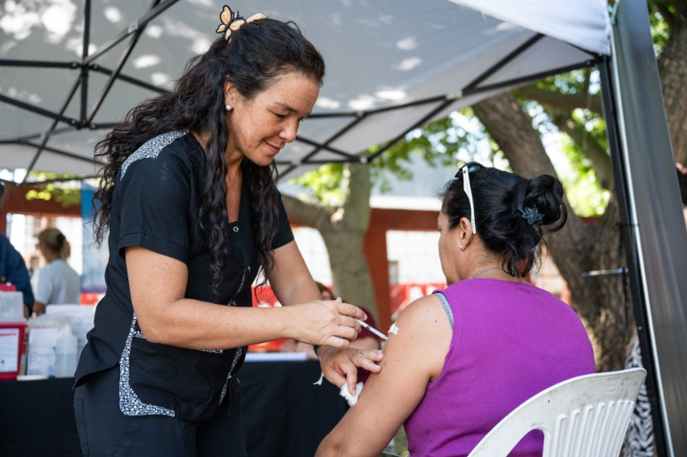 El municipio impulsa jornadas de vacunación en colonias y piletas municipales durante el verano | Servicios