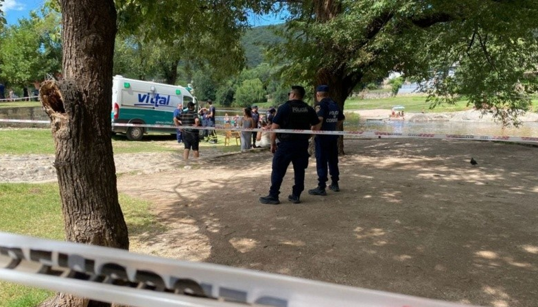 Un turista bonaerense murió en Villa Carlos Paz tras descompensarse en el río San Antonio | Información General