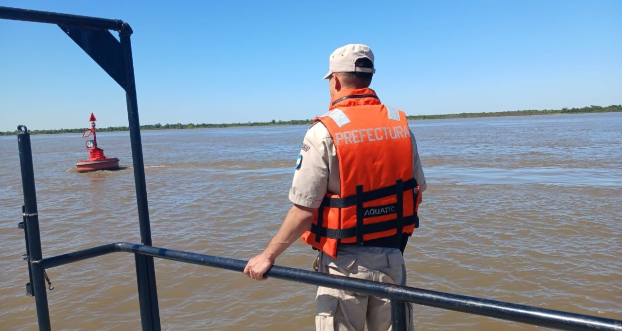 Continúa la búsqueda del policía tras el choque de su embarcación en el Río Paraná | Información General