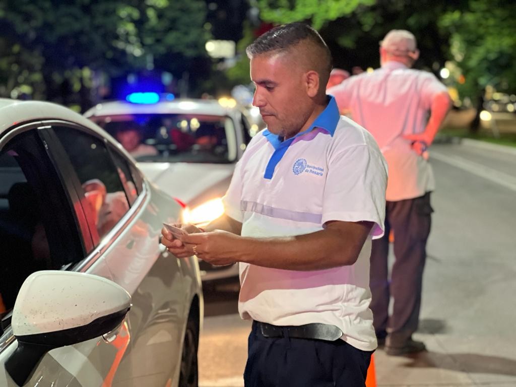 El municipio labró más de 10 mil actas por manejar con el celular | Rosario y la región