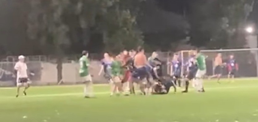 Una falta desató un violento enfrentamiento en un torneo de fútbol amateur | Rosario y la región