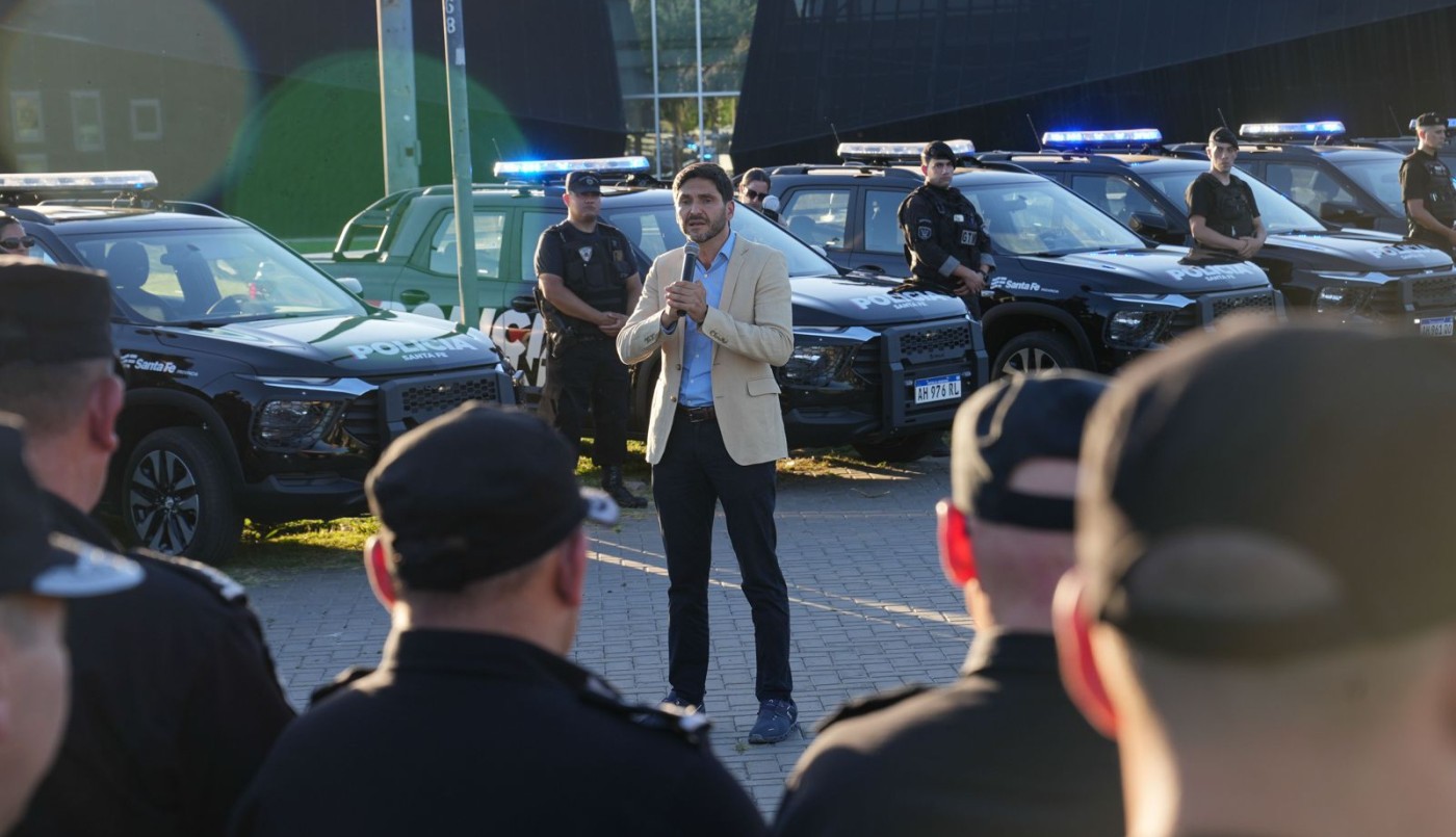 Se entregaron 190 camionetas adaptadas para el patrullaje | Rosario y la región