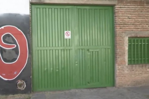 Escruche y destrozos en una cochera: violentaron el portón para ingresar | Rosario y la región