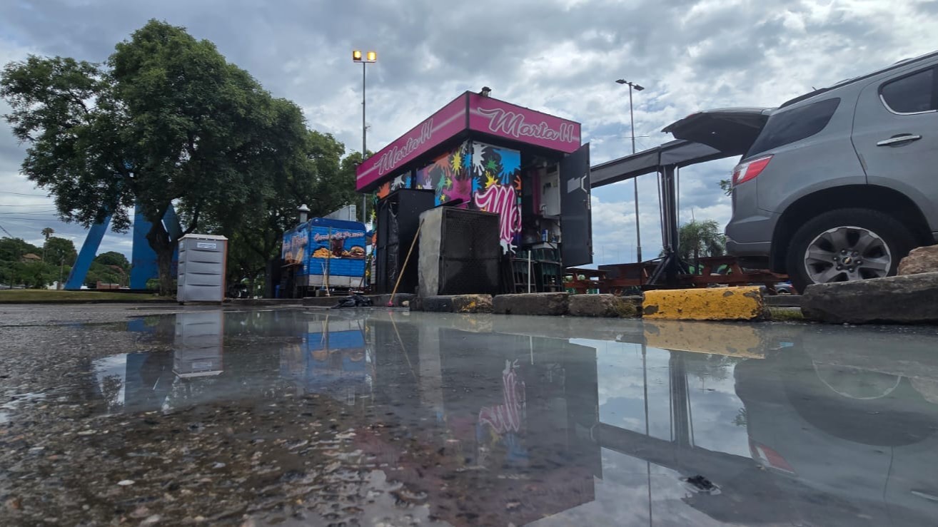 Rosario: bomberos extinguieron el incendio de un baño químico con peligro de propagación | Rosario y la región