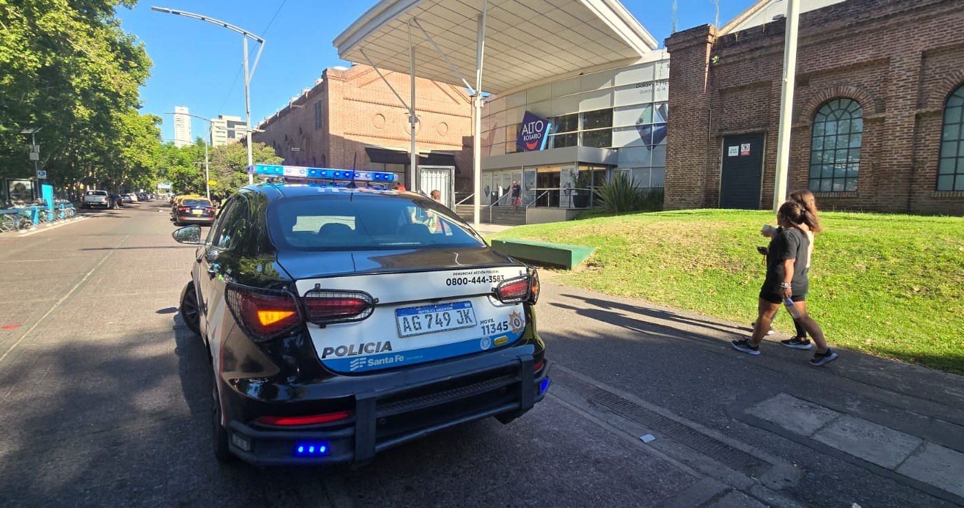 Falsa amenaza de bomba en el Alto Rosario Shopping: operativo policial sin evacuación ni cierre del centro comercial | Rosario y la región
