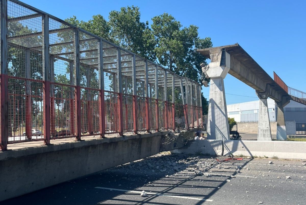 El derribo del puente peatonal reavivó la disputa por el mal estado de Av. Circunvalación | Rosario y la región
