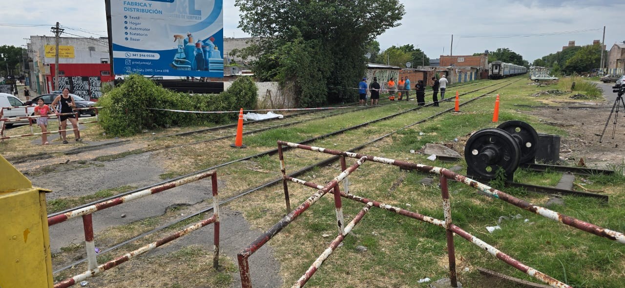 Murió un hombre al ser atropellado por un tren: habría cruzado las vías con las barreras bajas | Rosario y la región
