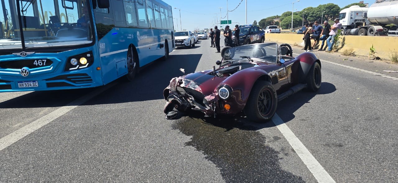 Siniestro vial en Circunvalación y Uriburu: un auto perdió el control y chocó contra el guardarrail | Rosario y la región