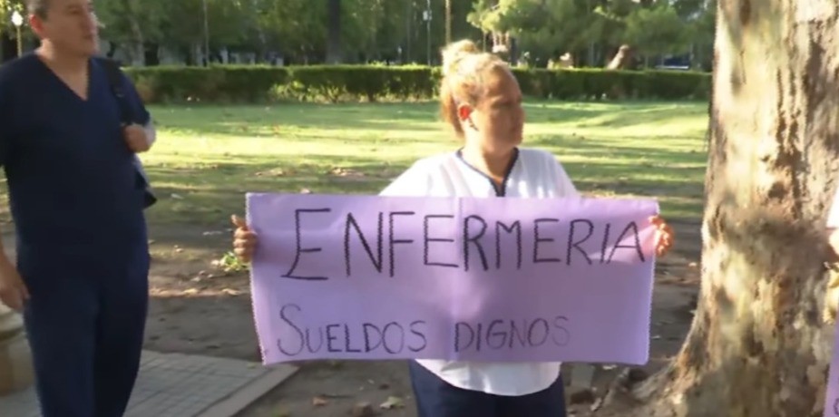 Enfermeros reclaman mejoras salariales en la Plaza San Martín | Rosario y la región