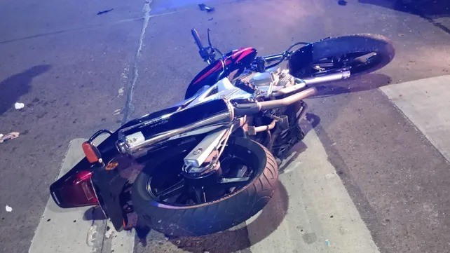 Escaparon de un control policial y chocaron contra un patrullero en plena persecución | Rosario y la región