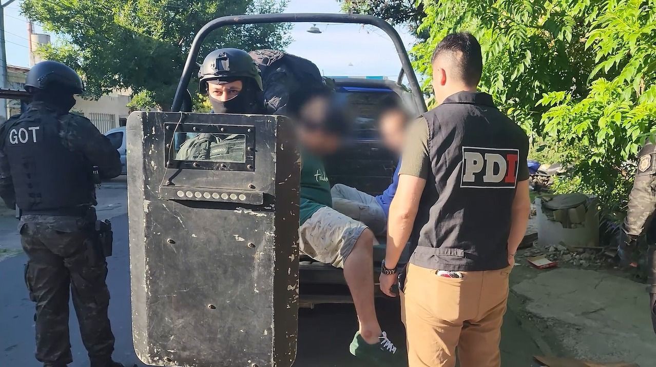 Tres detenidos en allanamientos por intimidación pública tras las balaceras recientes | Rosario y la región