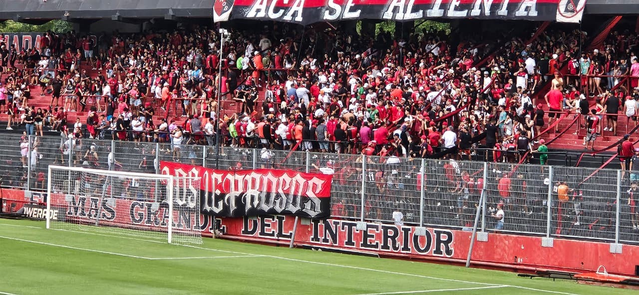 Banderazo con lluvia y apoyo: Newell’s cerró la previa del clásico sin incidentes graves | Deportes