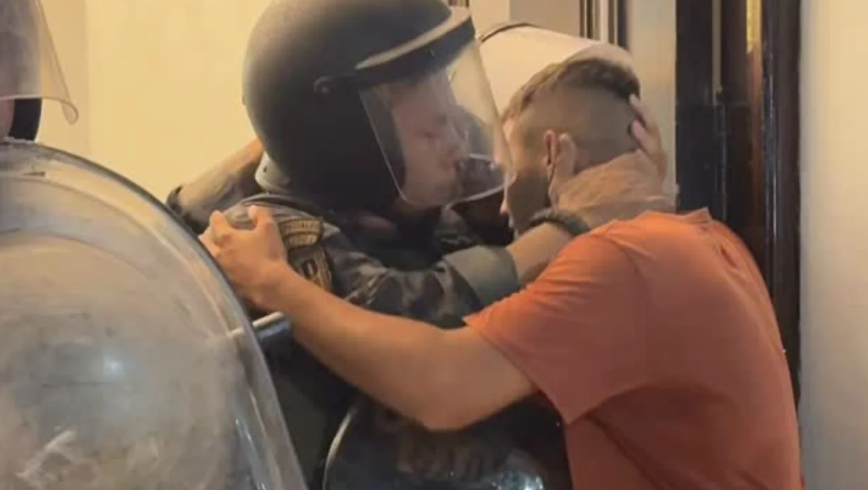 El reclamo por justicia en Arrecifes: el abrazo que se volvió viral | Información General