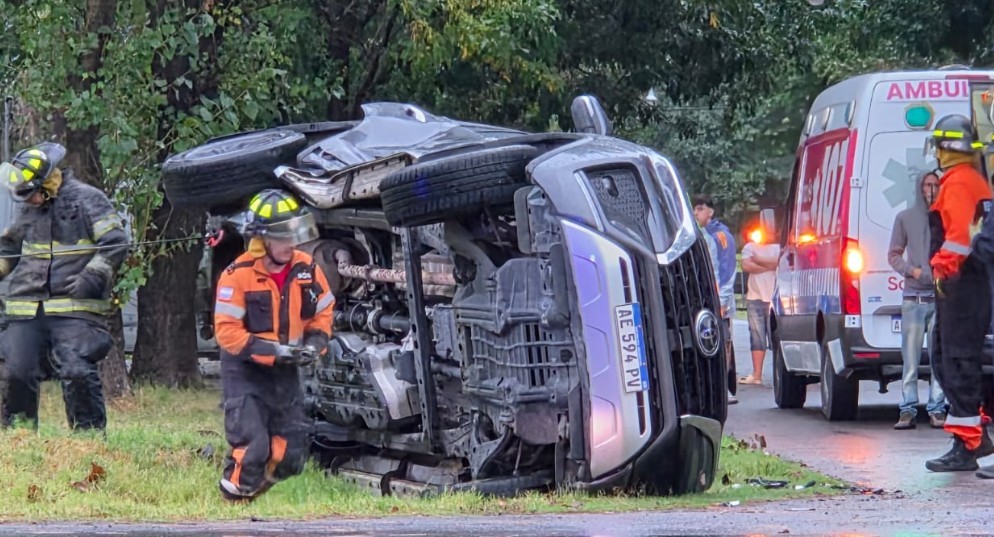 Fuerte accidente en Funes, en una mañana de lluvia sin heridos de consideración | Rosario y la región