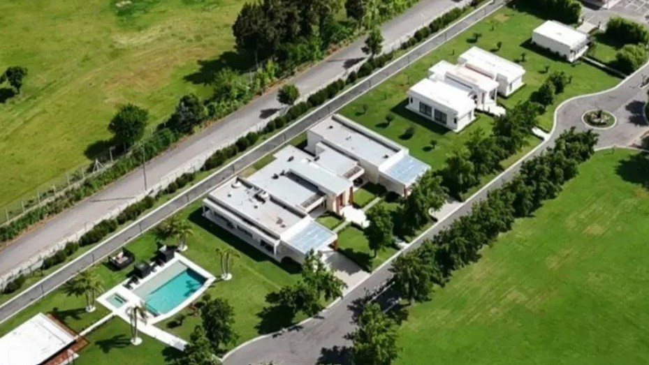 Denuncian lavado en AFA: un monotributista tendría 120 autos de lujo y helipuerto | Política y Economía