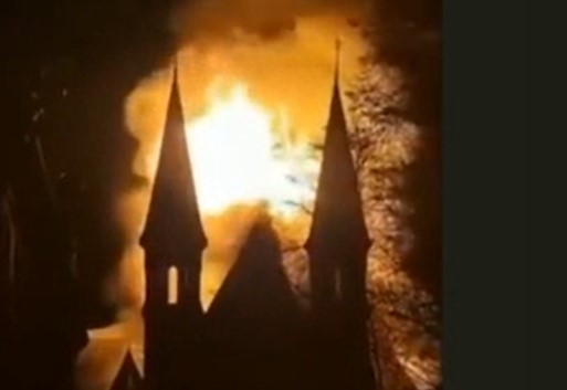 Un incendio destruyó una iglesia de Ámsterdam tras ser alcanzada por pirotecnia | Internacionales