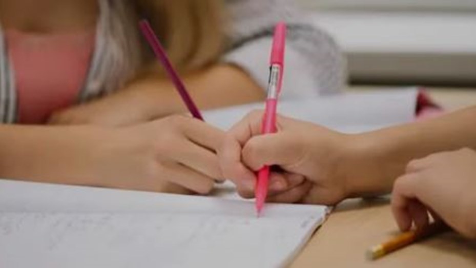 El Gobierno confirma que no habrá incremento para la ayuda escolar anual este año | Política y Economía