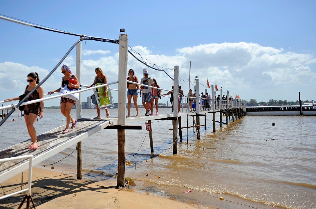 Alertan que solo tres de los 24 paradores isleños tienen guardavidas y piden medidas urgentes | Rosario y la región