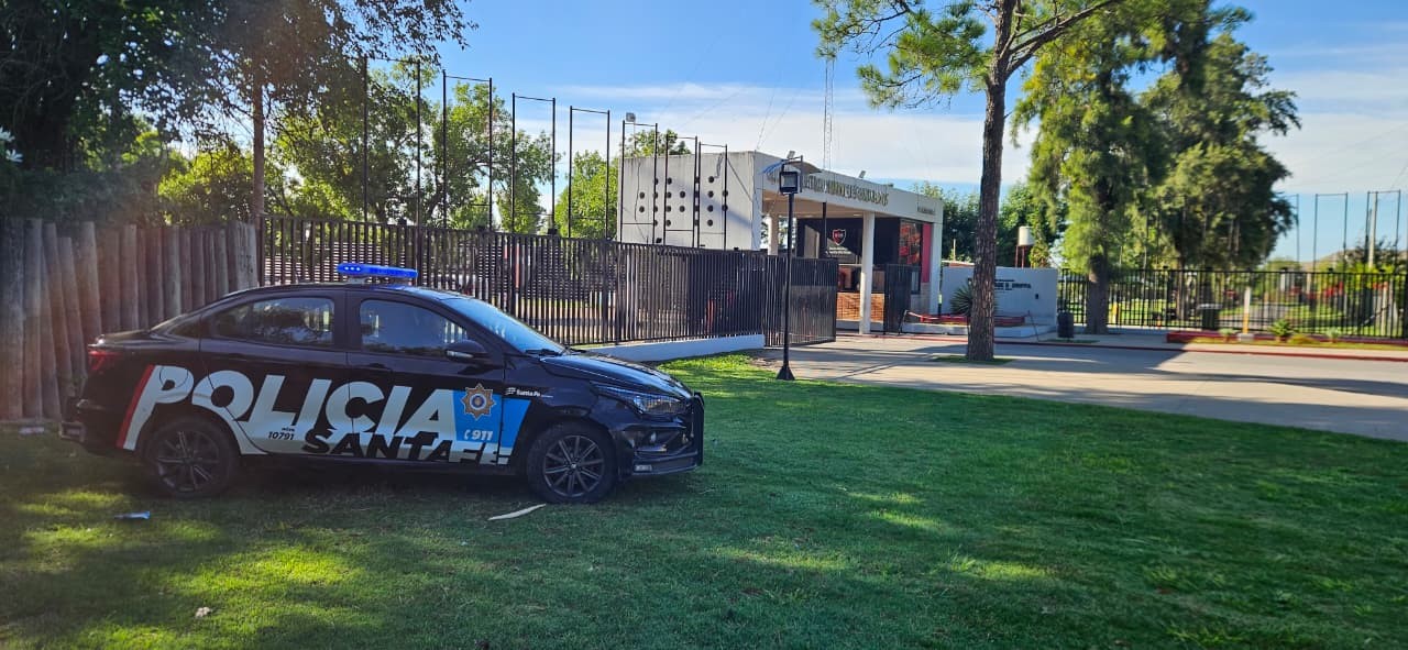 Newell’s: a la salida de los técnicos se sumaron amenazas y arrojaron una bomba molotov sobre el auto de un jugador | Deportes