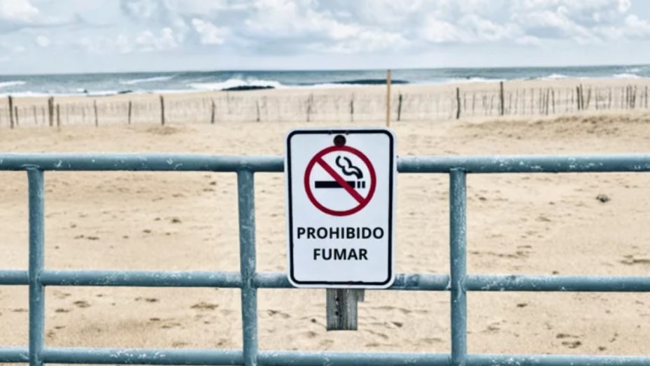Mar del Plata: multarán a los fumadores en las playas con sanciones que superarán los 500.000 pesos. | Información General