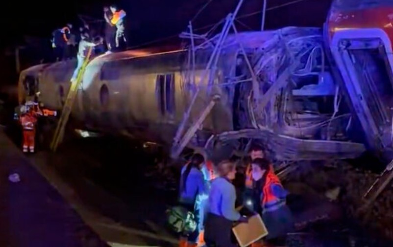 El número de muertos se eleva a 21 por el descarrilamiento de dos trenes en España y no se descarta que las víctimas fatales aumenten | Internacionales