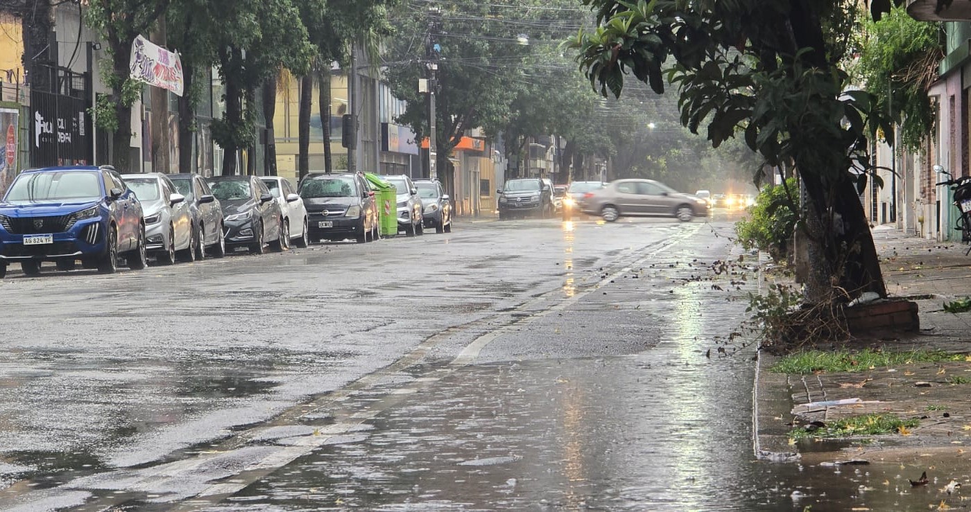Alerta naranja por tormentas fuertes. ¿Hasta cuándo se mantendrá el mal tiempo en Rosario y la zona? | Rosario y la región