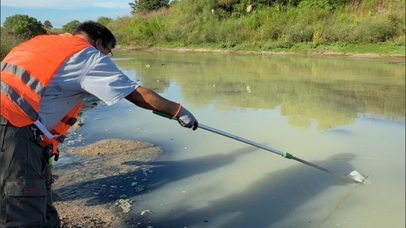 Crisis ambiental en el Ludueña: denuncian 60 días de contaminación ininterrumpida | Rosario y la región