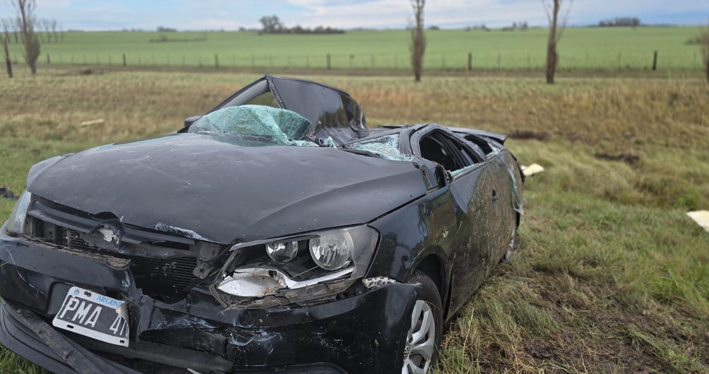 Las fotos de los impactantes vuelcos y choques en la autopista Rosario-Córdoba en medio de un intenso temporal | Rosario y la región
