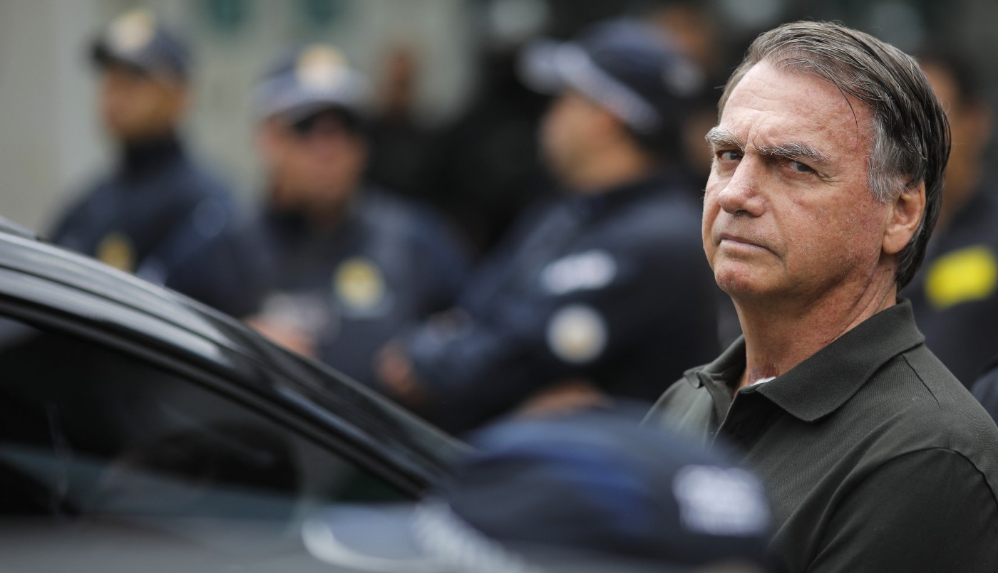 Bolsonaro es operado con éxito de una hernia inguinal mientras cumple condena | Internacionales