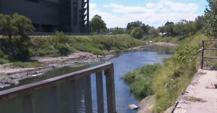 Preocupación por la falta de barandas en el arroyo Ludueña | Rosario y la región