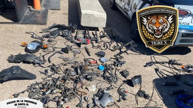 Desarticularon tres puntos de acopio y venta de piezas de motos robadas | Rosario y la región