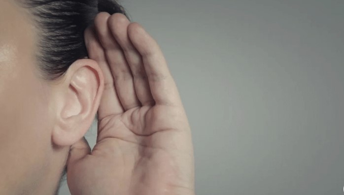 Más de mil millones de jóvenes están en riesgo de daño auditivo por el uso de auriculares | Información General