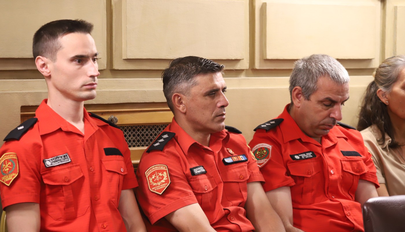El Senado homenajeó a brigadistas santafesinos por su labor en incendios forestales | Información General