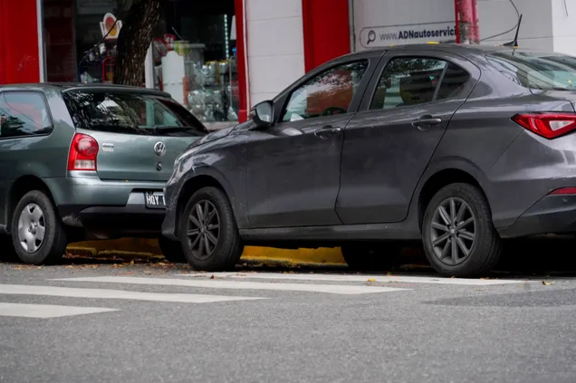Denuncias vecinales: el estacionamiento indebido lidera los reclamos | Rosario y la región