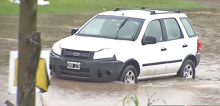 Fuerte temporal en la región: cayeron más de 100 mm de agua en el córdon industrial | Información General