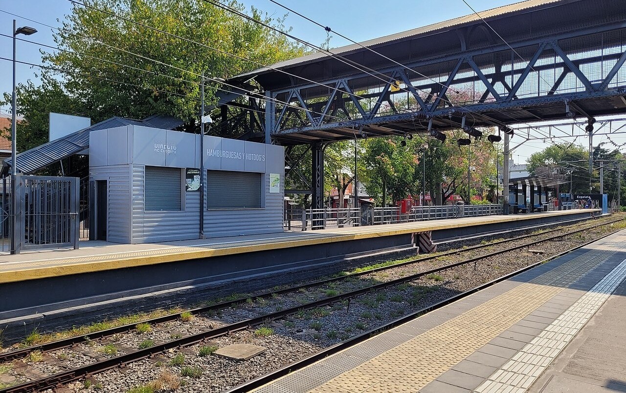Una adolescente de 15 años dio a luz con ayuda de ChatGPT y entregó a la bebé en una estación de tren | Información General