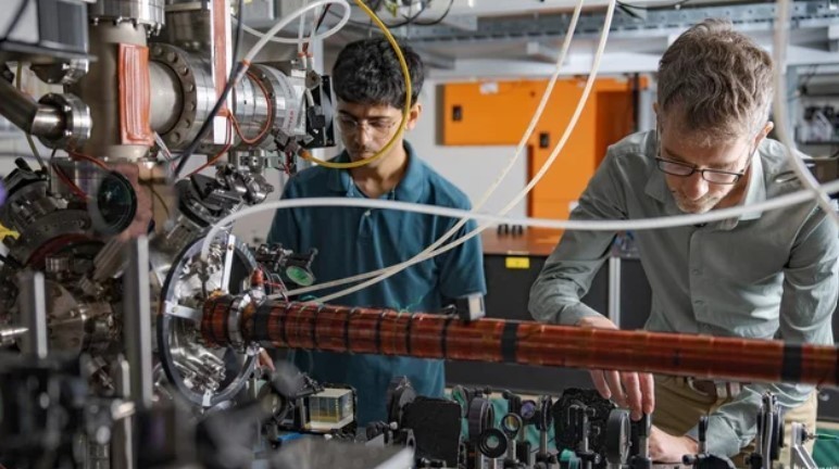 Día Mundial de la Cuántica: científicos logran “ver” átomos en dos lugares al mismo tiempo por primera vez | Información General