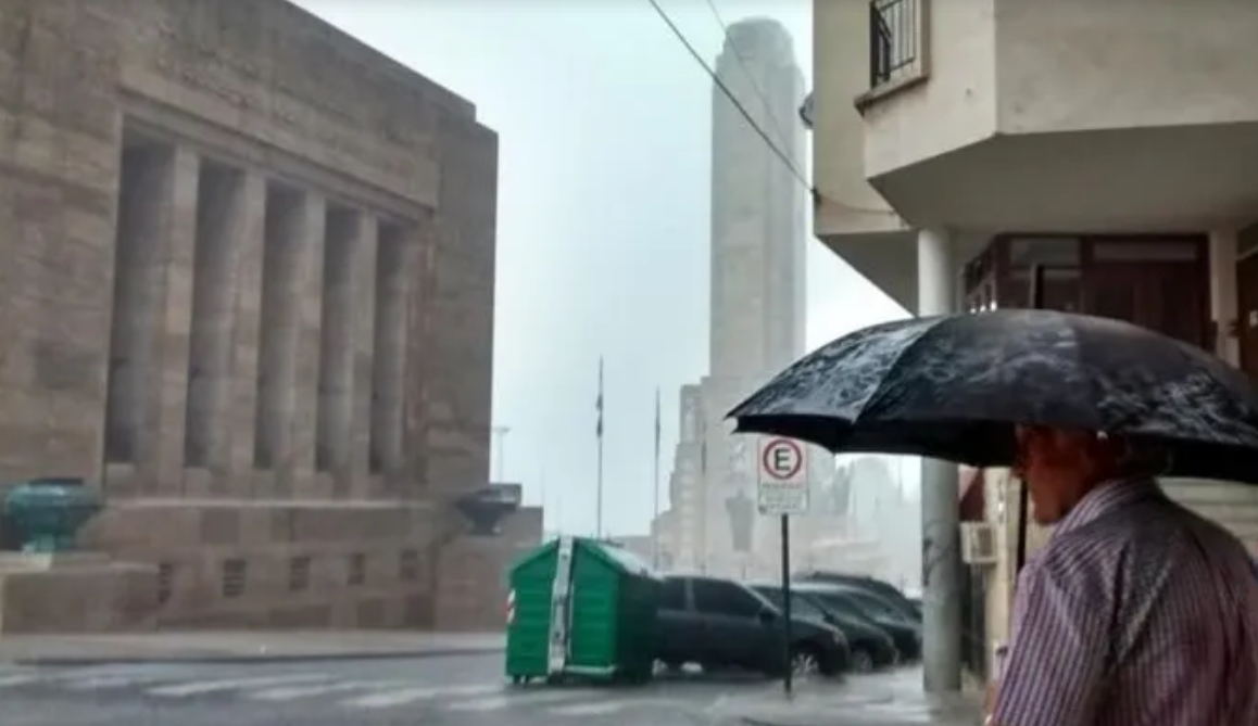 Sigue la lluvia en Rosario, finalmente refrescó y rige una alerta por tormentas. ¿Cuándo vuelve el sol? | Información General