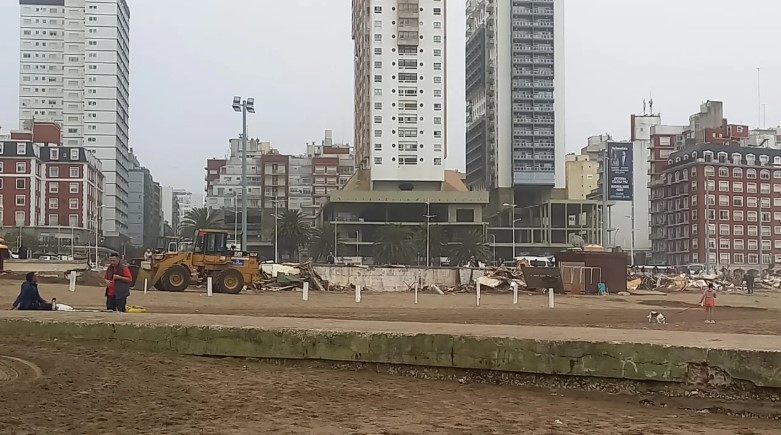 Demolieron la “saladita de la Bristol” tras un operativo federal en Mar del Plata | Información General