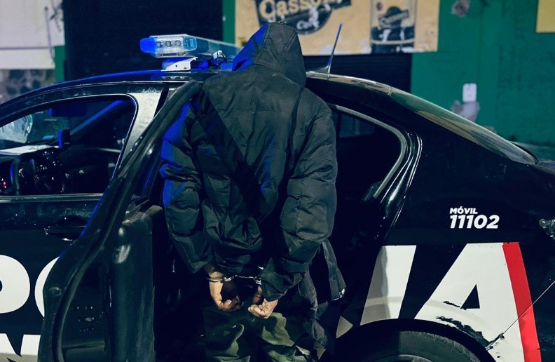Detenidos armados y una policía herida durante operativo en barrio Gráfico | Rosario y la región