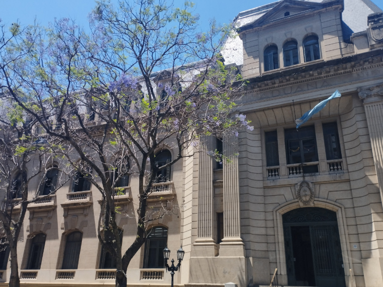 Restaurarán la fachada de la Facultad de Económicas en bulevar Oroño | Rosario y la región