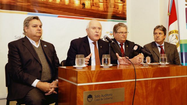 LIfschitz dijo que se hará una ayuda económica adicional para municipios y comunas | Información General