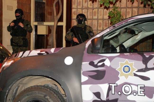 Allanan hoteles y privados y detienen a varias personas por facilitamiento de la prostitución | Información General